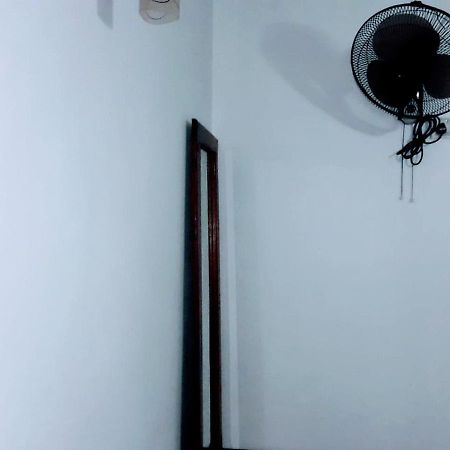 Black And White Kandy Guest House 02 Deiyannewela Екстер'єр фото