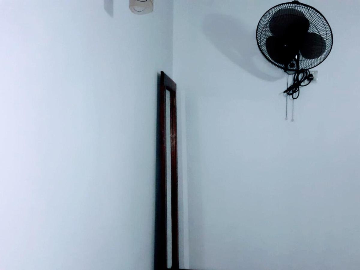 Black And White Kandy Guest House 02 Deiyannewela Екстер'єр фото