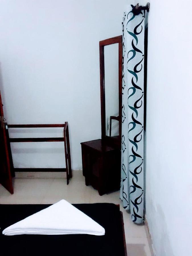Black And White Kandy Guest House 02 Deiyannewela Екстер'єр фото