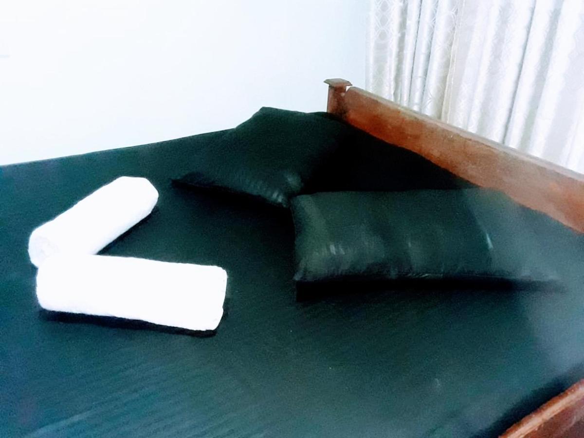 Black And White Kandy Guest House 02 Deiyannewela Екстер'єр фото