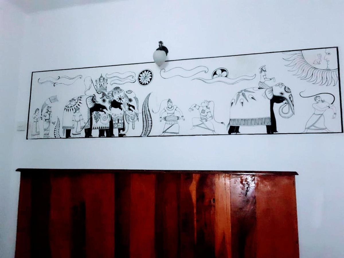 Black And White Kandy Guest House 02 Deiyannewela Екстер'єр фото