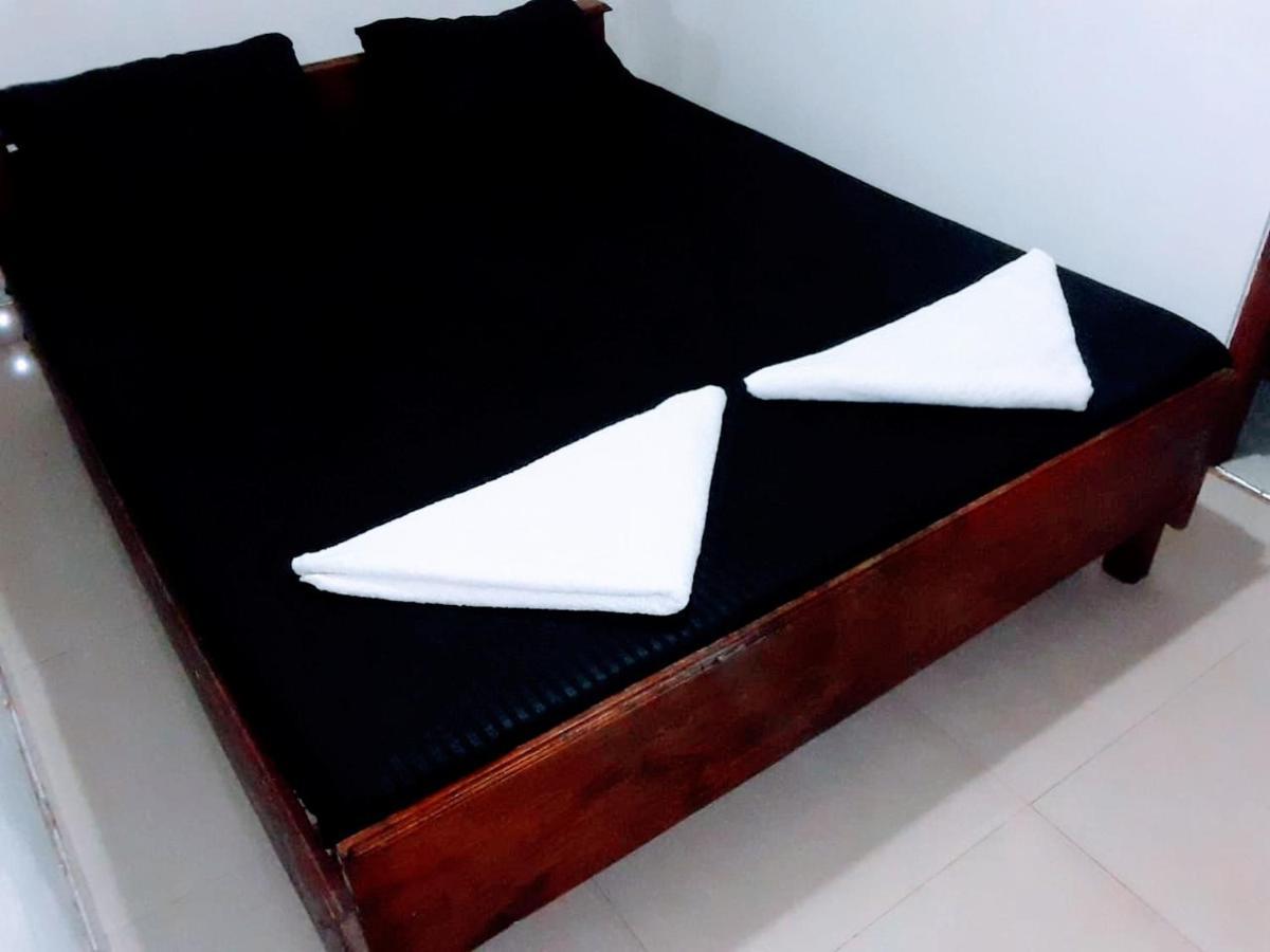 Black And White Kandy Guest House 02 Deiyannewela Екстер'єр фото