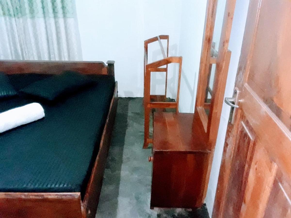 Black And White Kandy Guest House 02 Deiyannewela Екстер'єр фото