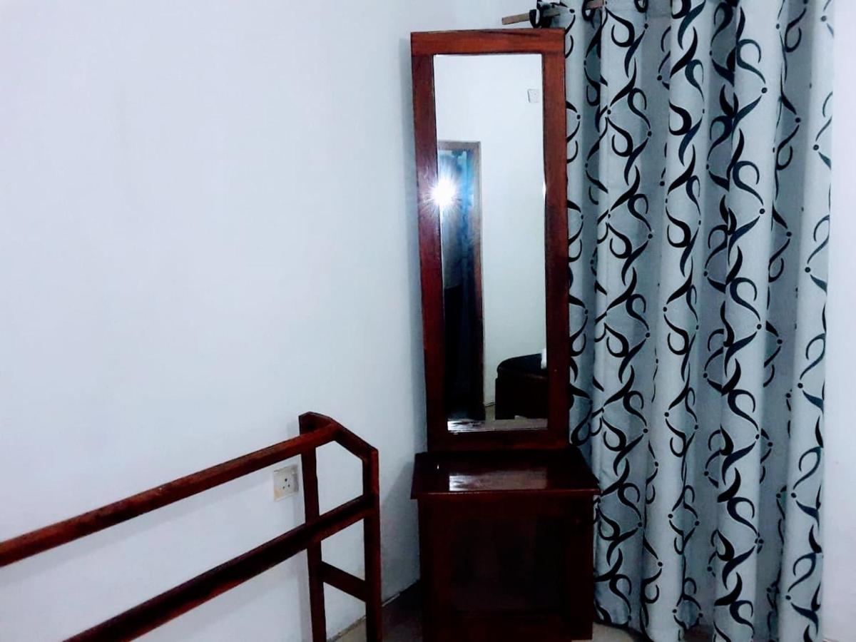 Black And White Kandy Guest House 02 Deiyannewela Екстер'єр фото