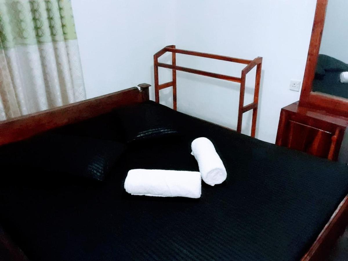 Black And White Kandy Guest House 02 Deiyannewela Екстер'єр фото