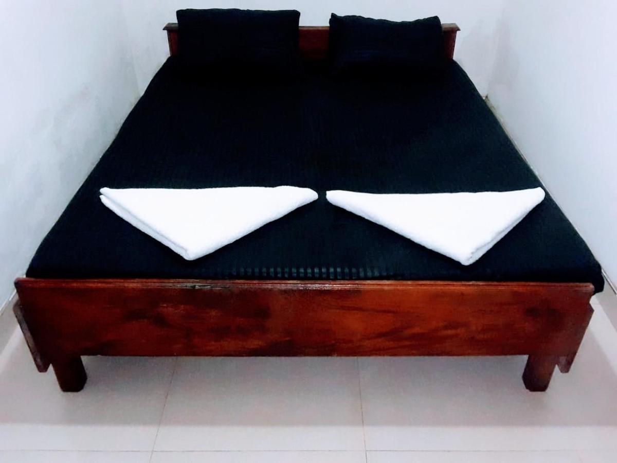Black And White Kandy Guest House 02 Deiyannewela Екстер'єр фото