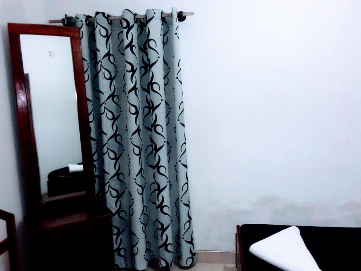 Black And White Kandy Guest House 02 Deiyannewela Екстер'єр фото