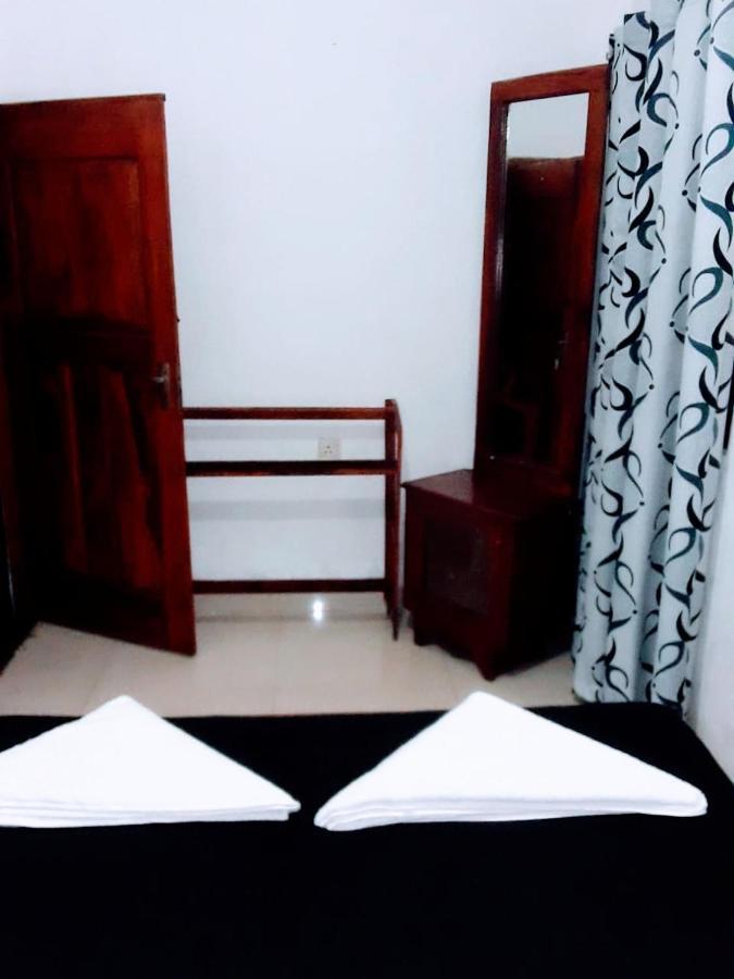 Black And White Kandy Guest House 02 Deiyannewela Екстер'єр фото