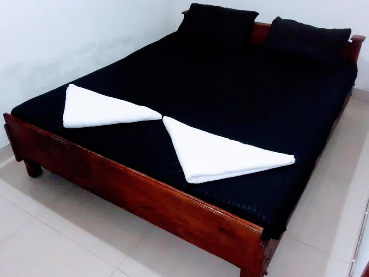 Black And White Kandy Guest House 02 Deiyannewela Екстер'єр фото