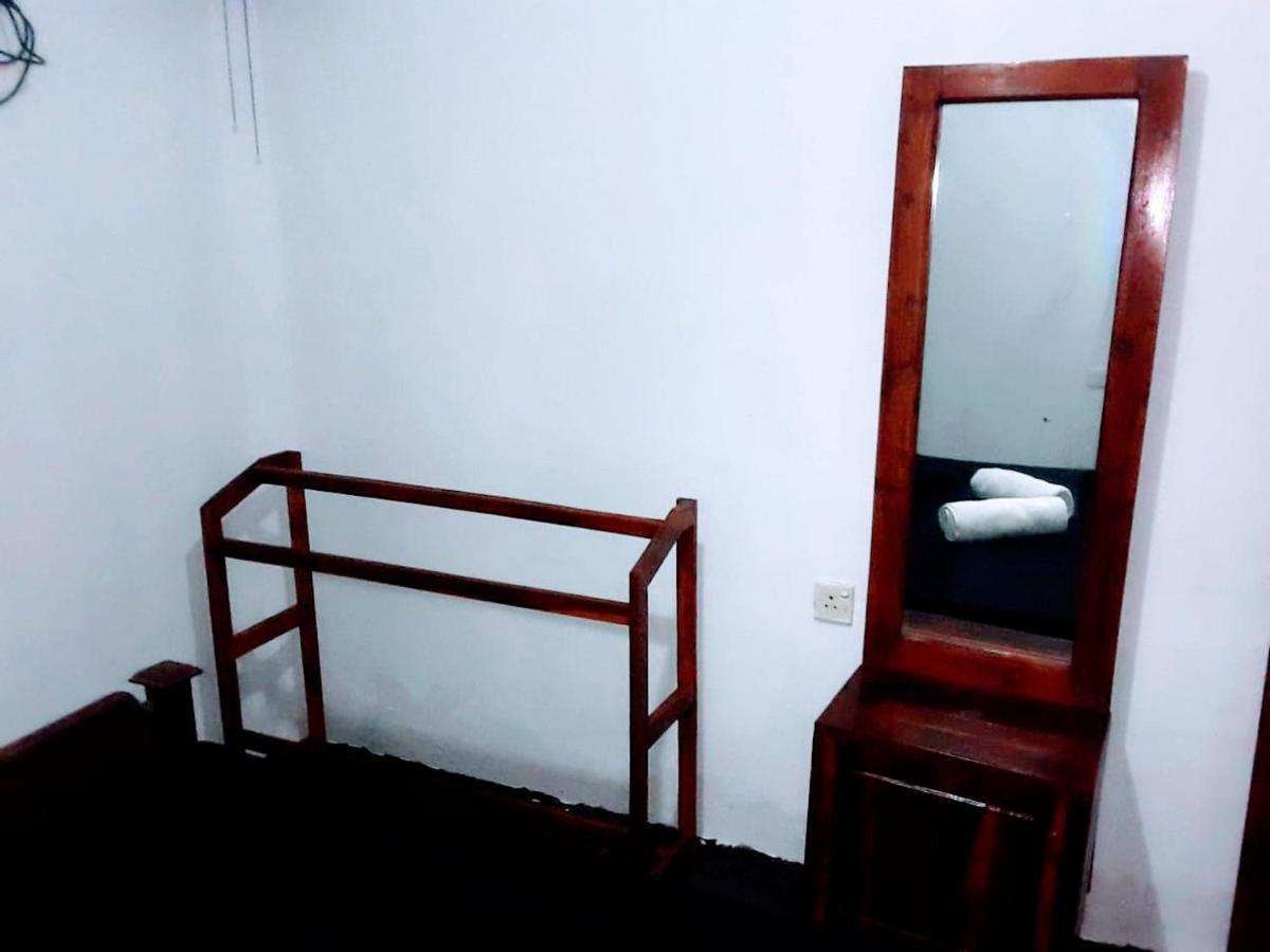 Black And White Kandy Guest House 02 Deiyannewela Екстер'єр фото