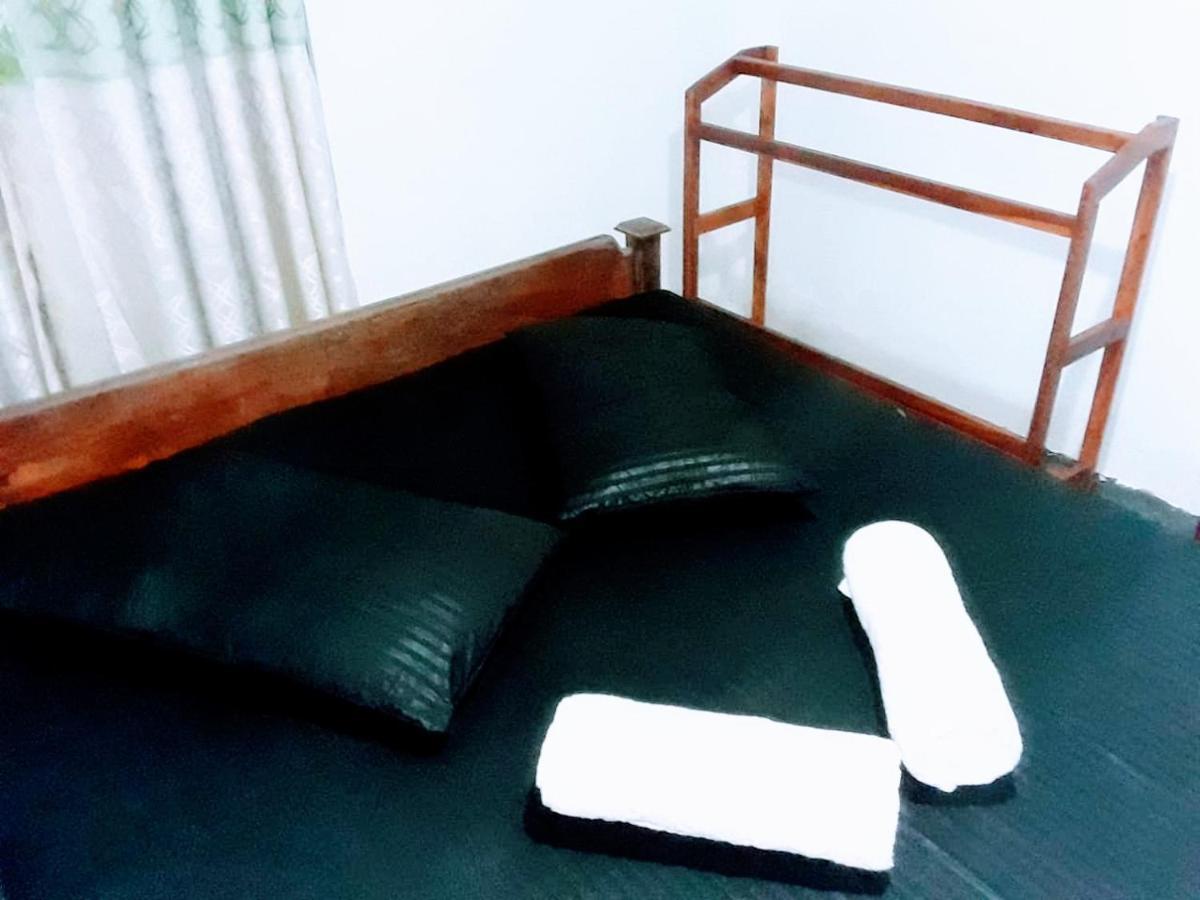 Black And White Kandy Guest House 02 Deiyannewela Екстер'єр фото