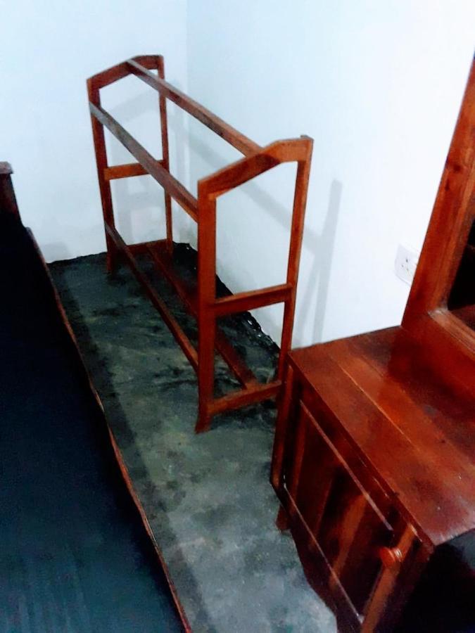 Black And White Kandy Guest House 02 Deiyannewela Екстер'єр фото