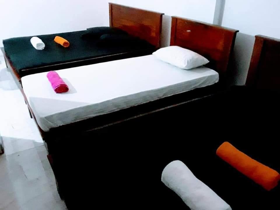 Black And White Kandy Guest House 02 Deiyannewela Екстер'єр фото